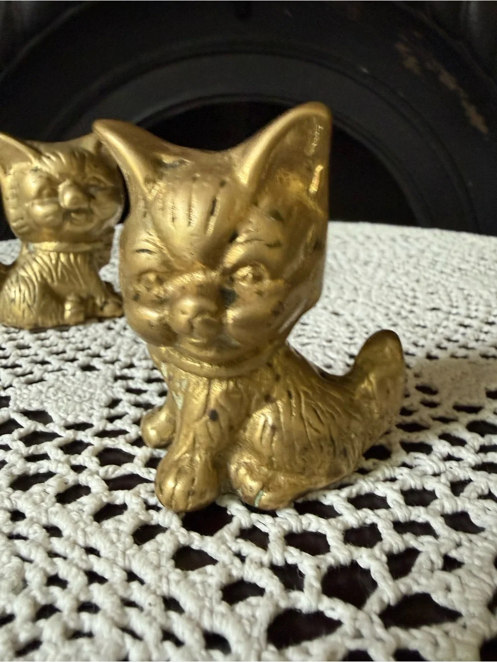 Vintage Brass Cat Figurine Pair - Decorative Pet Accents